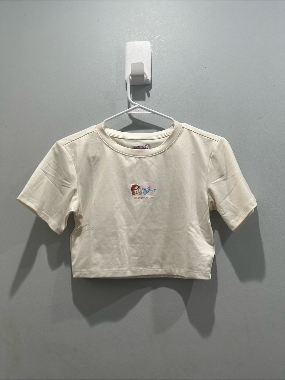 Chloe Ting women size Medium Short Sleeve Cropped Tee Cream color